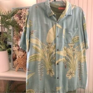 Men’s Island Shirt + Green Crew Neck T XL